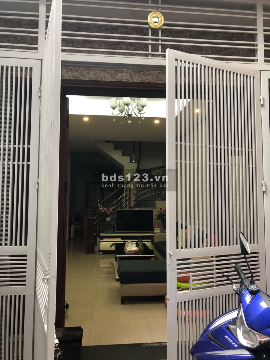 Chính chủ bán nhà riêng tại ngõ 186 Ngọc Thụy, Long Biên DT 45m2x4 tầng Giá 5.2 tỷ LH 0388221818