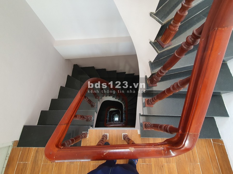 TRUNG TÂM MUA SẮM PHÙNG KHOANG Ô TÔ ĐỖ CỬA DT 55M2 6T, MT 5M GIÁ 7.7 TỶ