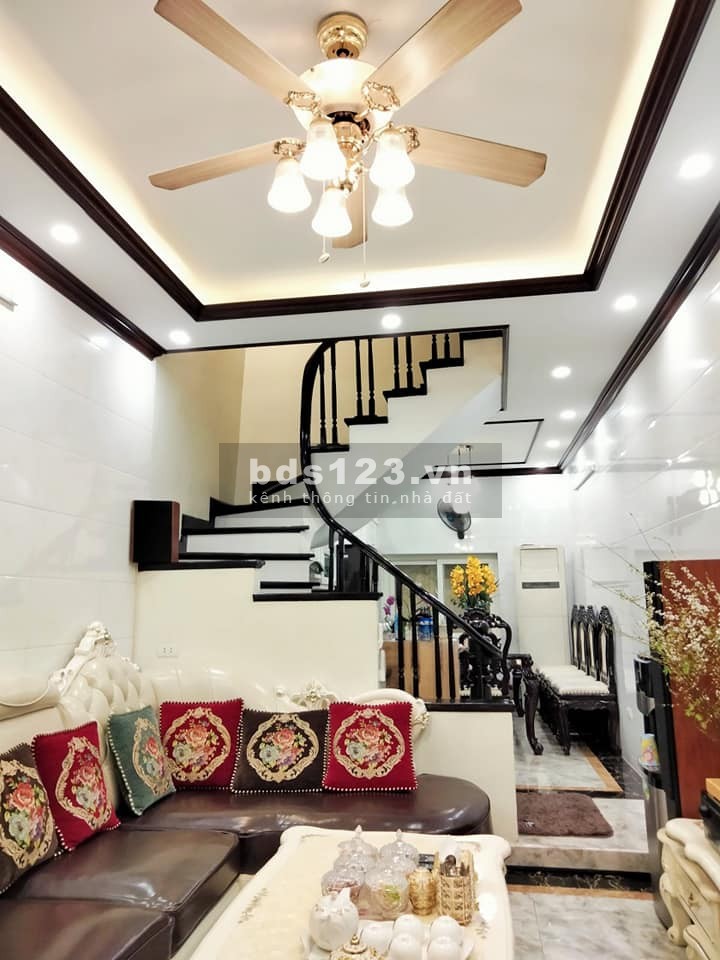 Bán nhà 79mx3T ngõ ba gác Nguyễn Ngọc Vũ dt 30m oto đỗ, gần Hoàng Ngân Trung Hòa Cầu Giấy