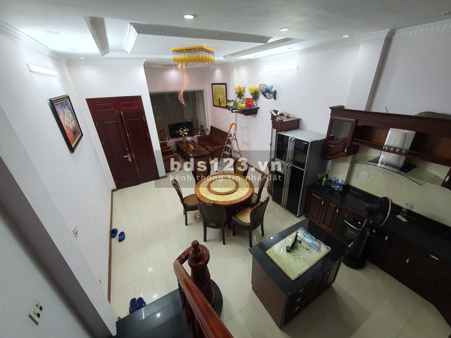 TRUNG TÂM MUA SẮM PHÙNG KHOANG Ô TÔ ĐỖ CỬA DT 55M2 6T, MT 5M GIÁ 7.7 TỶ