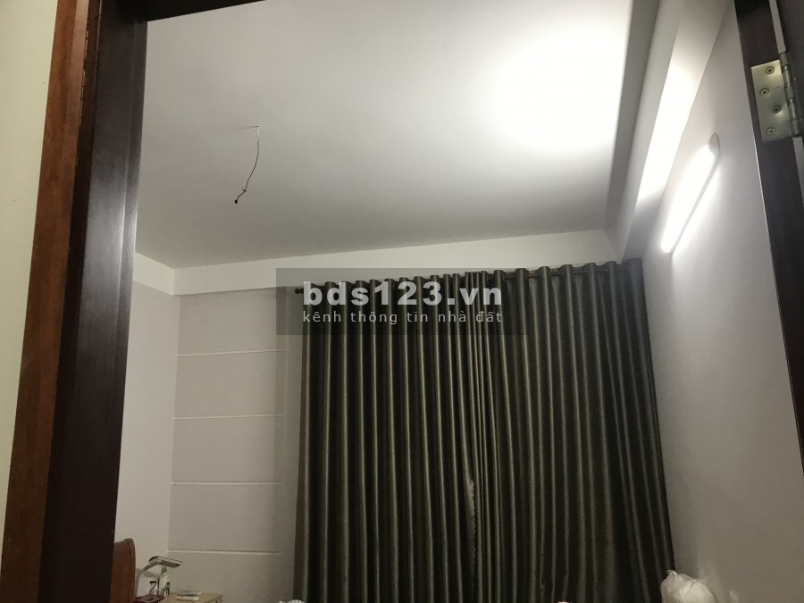 Bán nhà Q3 tiện kinh doanh, xe hơi đậu trước nhà