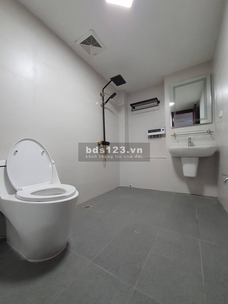 TRUNG TÂM MUA SẮM PHÙNG KHOANG Ô TÔ ĐỖ CỬA DT 55M2 6T, MT 5M GIÁ 7.7 TỶ
