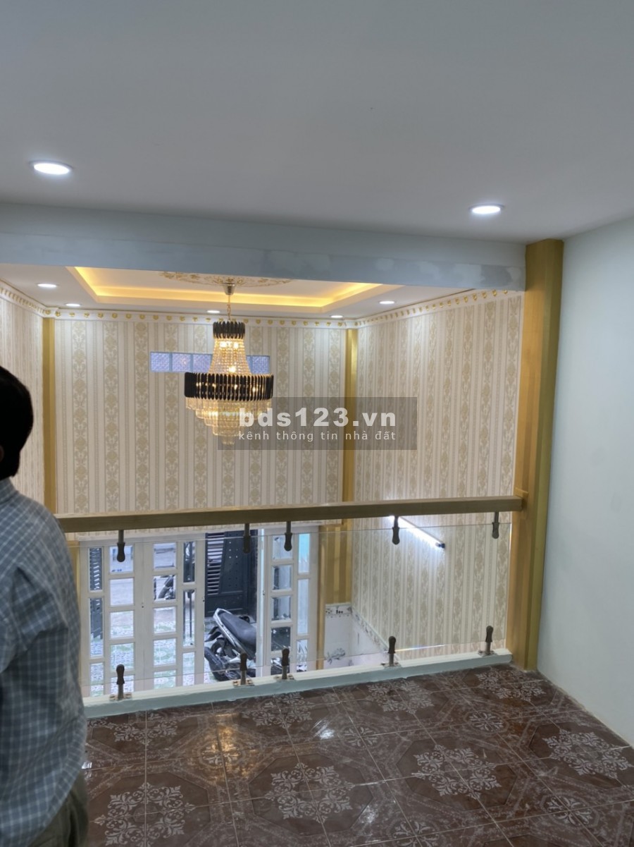 Nhà mới xây trệt + lầu xã Tân Kiên, Bình Chánh. DT 84m2, hẻm xe hơi, sổ hồng riêng.