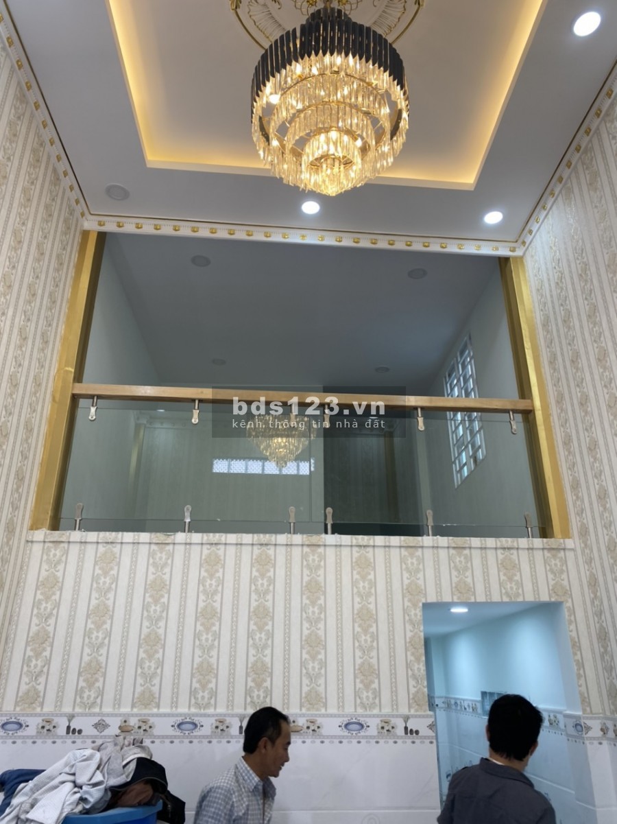 Nhà mới xây trệt + lầu xã Tân Kiên, Bình Chánh. DT 84m2, hẻm xe hơi, sổ hồng riêng.