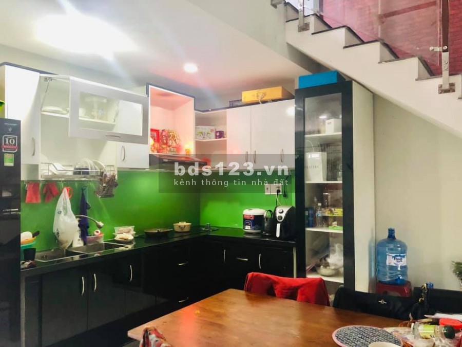 Bán nhà đường Lạc Long Quân gần chợ Tân Bình 68m2 giá rẻ