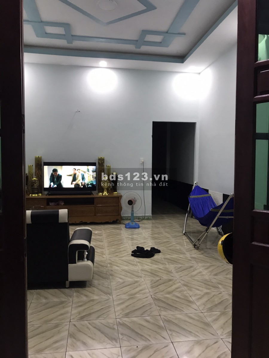 Kẹt vốn tôi muốn bán gấp căn nhà c4 và lô đất gđ đang định ở, sát với kcn, chợ