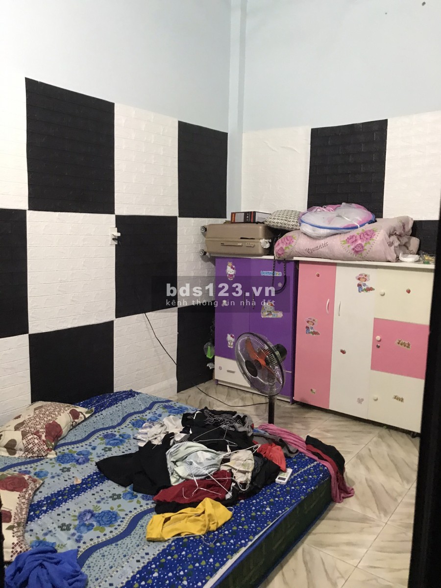 Kẹt vốn tôi muốn bán gấp căn nhà c4 và lô đất gđ đang định ở, sát với kcn, chợ