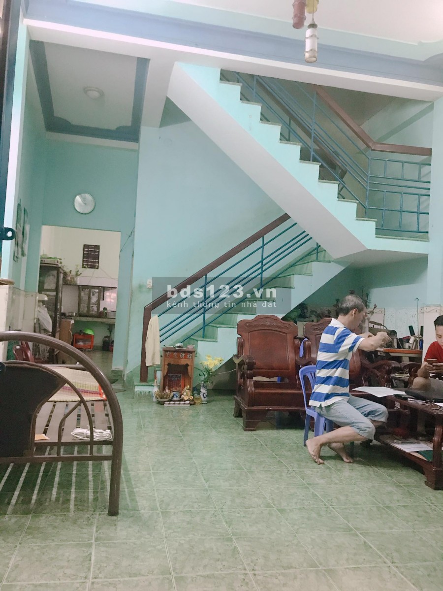 Nhà bán Cấp 4 Số 1014 Cách Mạng Tháng 8, Ngang 4.2, Dài 32m, nở hậu, rộng 140m2. Giá 14 Tỷ T.lượng.