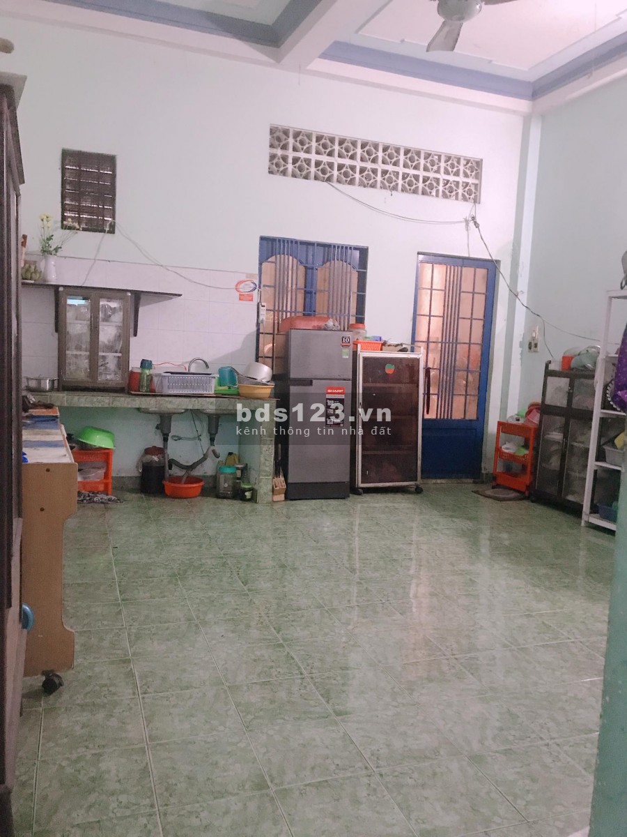 Nhà bán Cấp 4 Số 1014 Cách Mạng Tháng 8, Ngang 4.2, Dài 32m, nở hậu, rộng 140m2. Giá 14 Tỷ T.lượng.