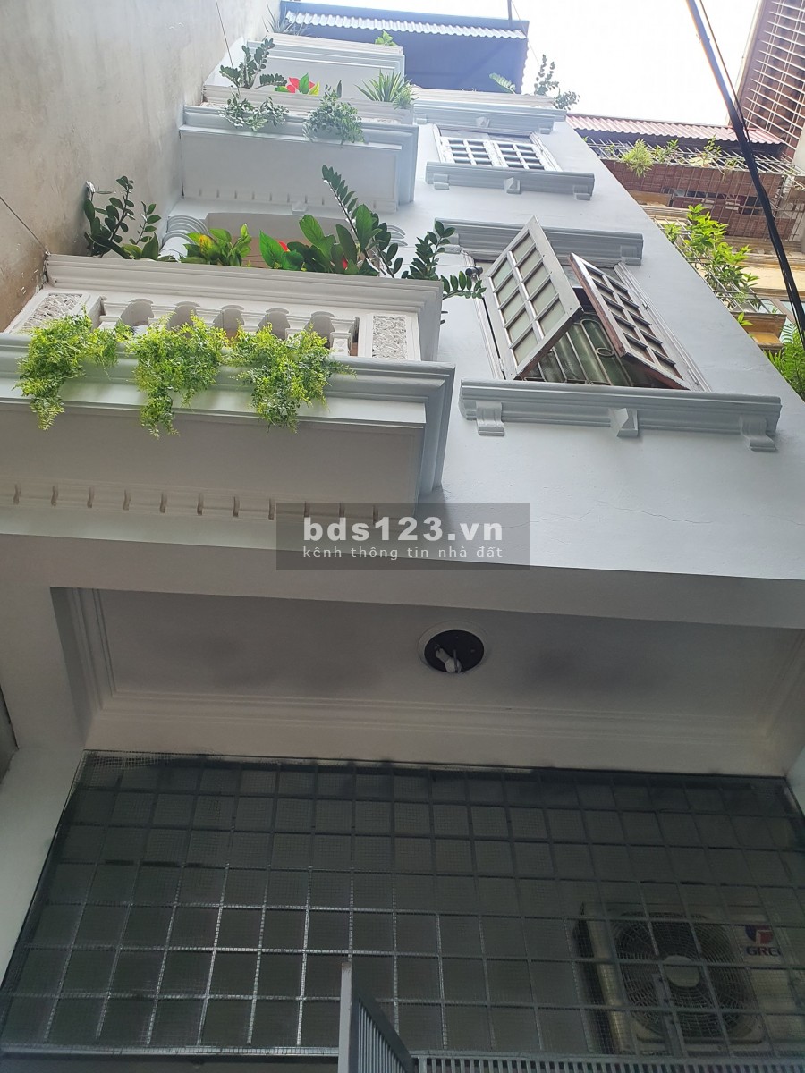Nhà riêng ngõ 22 Tôn Thất Tùng, diện tích 75m, tiện giao thông, cách phố 100m