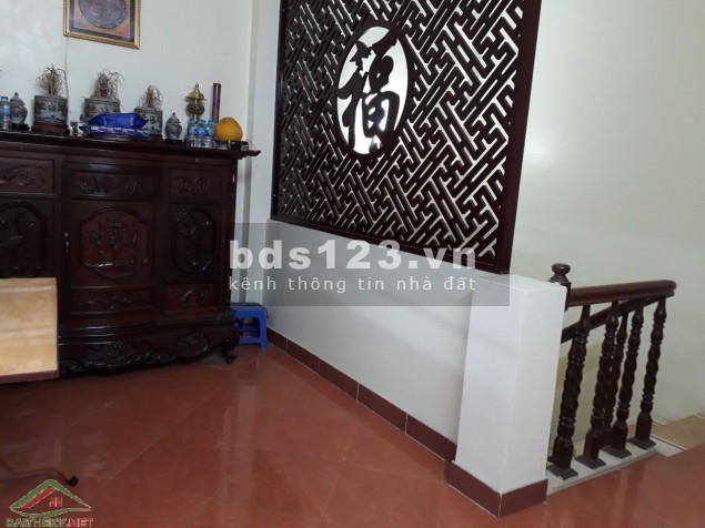 Bán nhà Lạc Long Quân, 5 tầng, mặt tiền 4.4m, giá chỉ 3.2 tỷ, về ở luôn.