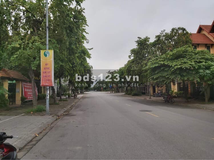 Cần bán gấp Biệt thự BT6 Đô thị Việt Hưng 210m2, 4T, 11m MT, Giá 20 tỷ. Vỉa hè, đường rộng 30m.