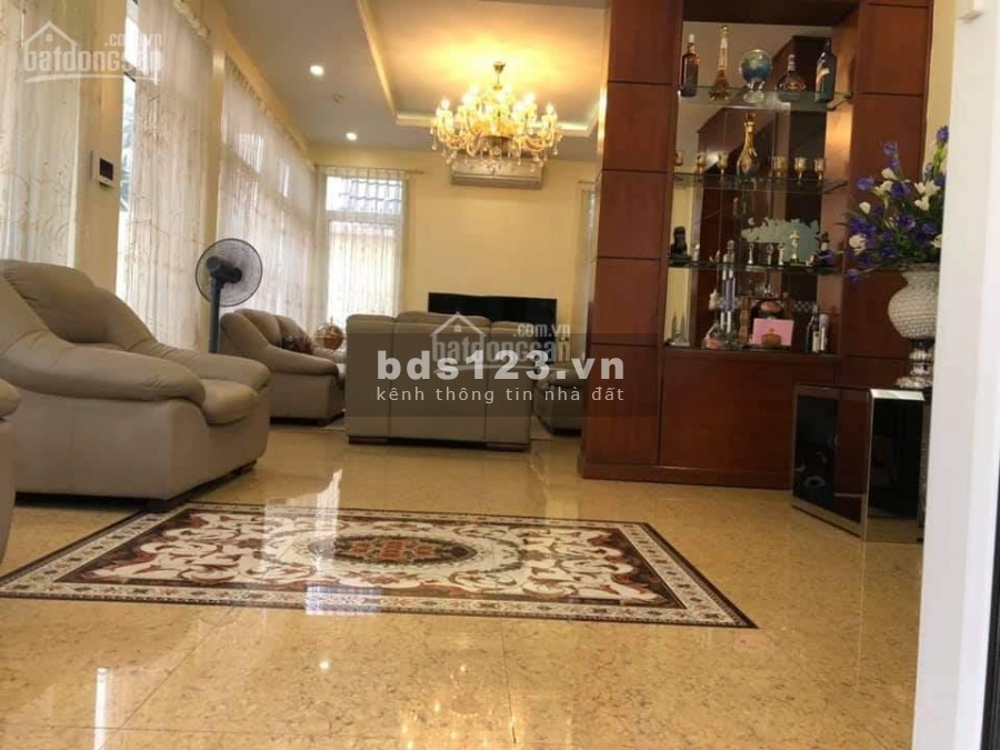 Cần bán gấp Biệt thự BT6 Đô thị Việt Hưng 210m2, 4T, 11m MT, Giá 20 tỷ. Vỉa hè, đường rộng 30m.