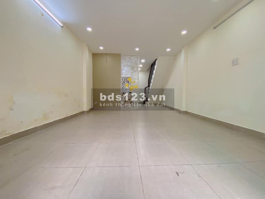 Bán nhà Ngô Quyền dt 44m 5,5 tỷ, Chủ ngộp Bank bán gấp.
