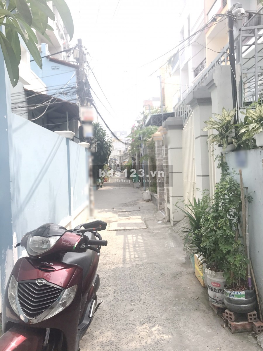 Nhà diện tích đẹp, vuông vức hẻm 141 đường Tám Danh P4 Q8