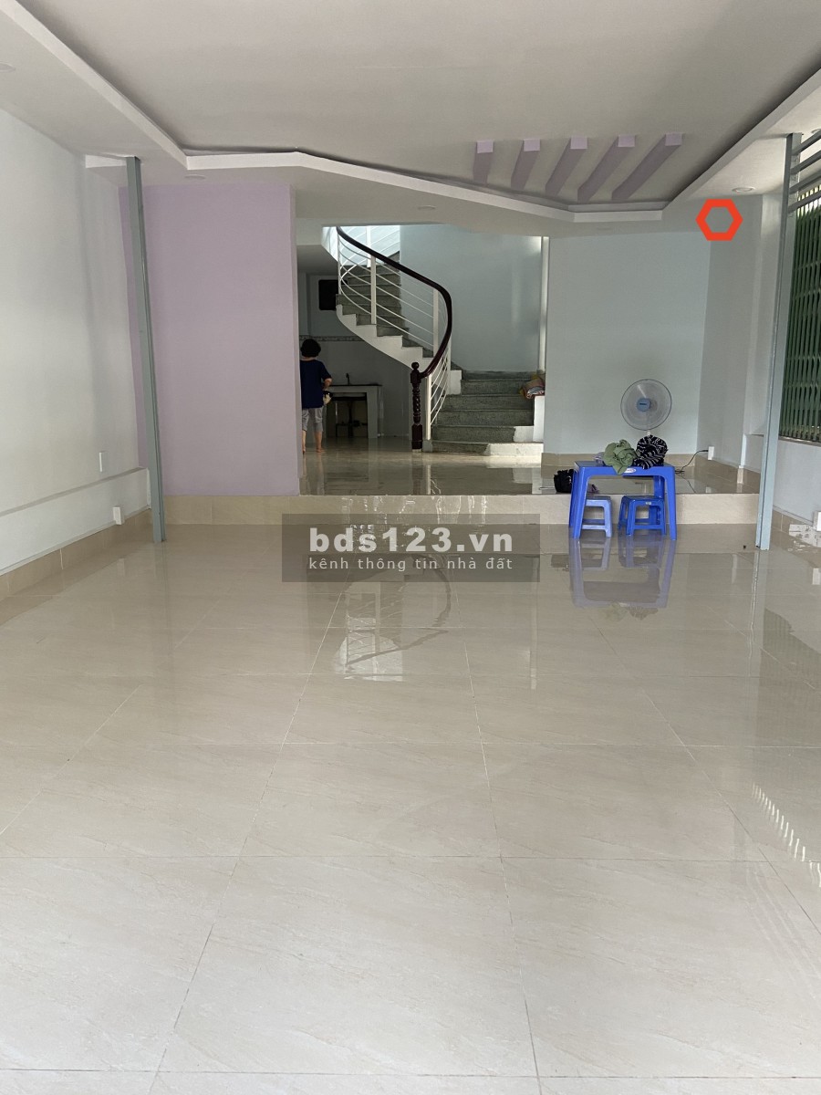 Nhà lô góc HXH Bùi Đình Tuý 5x20m, trệt, 2lầu, 4phòng 5wc.
