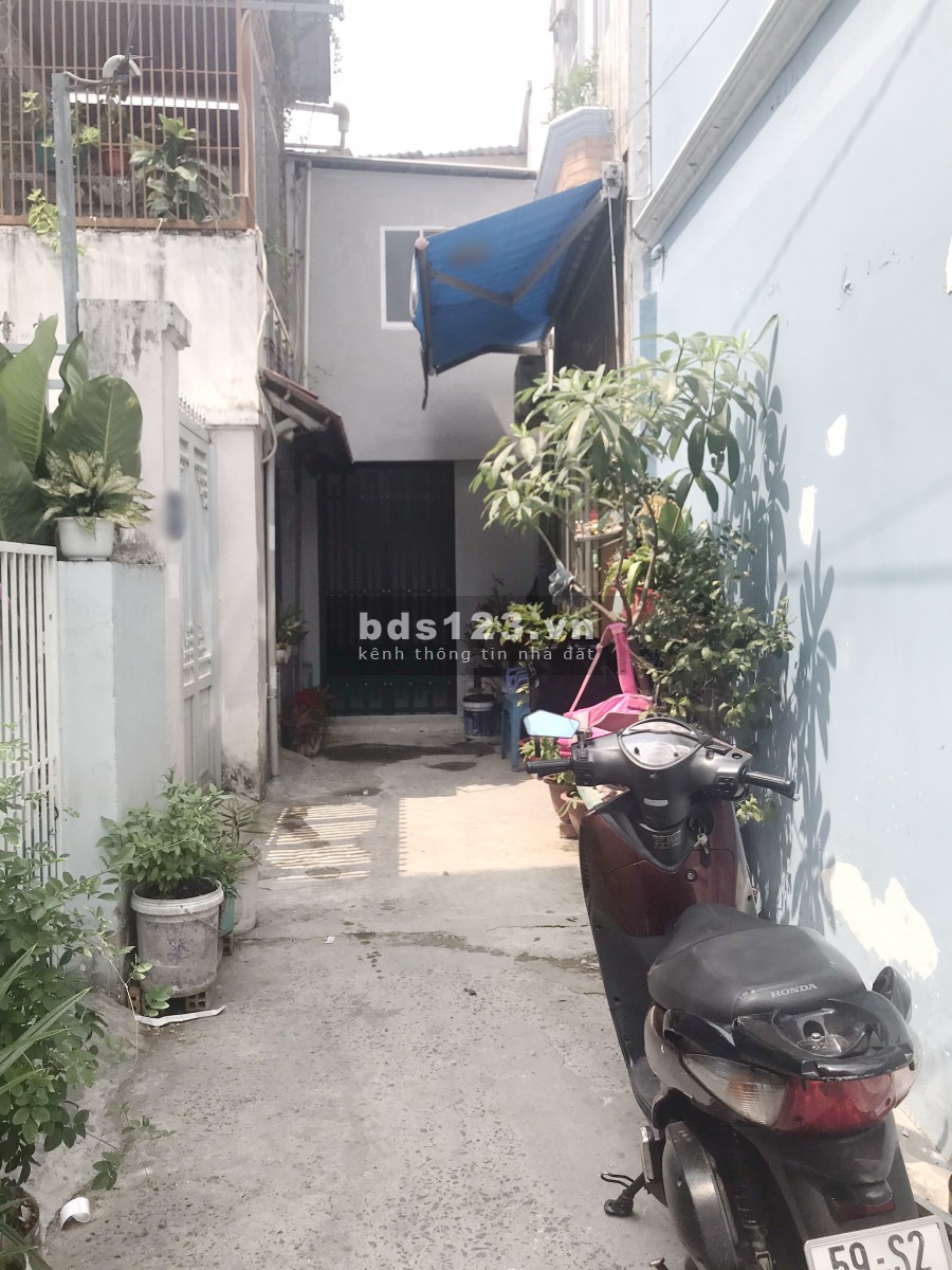 Nhà diện tích đẹp, vuông vức hẻm 141 đường Tám Danh P4 Q8