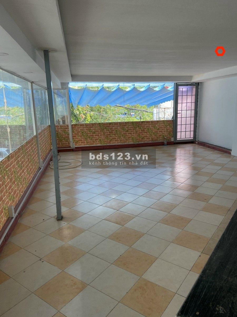 Nhà lô góc HXH Bùi Đình Tuý 5x20m, trệt, 2lầu, 4phòng 5wc.