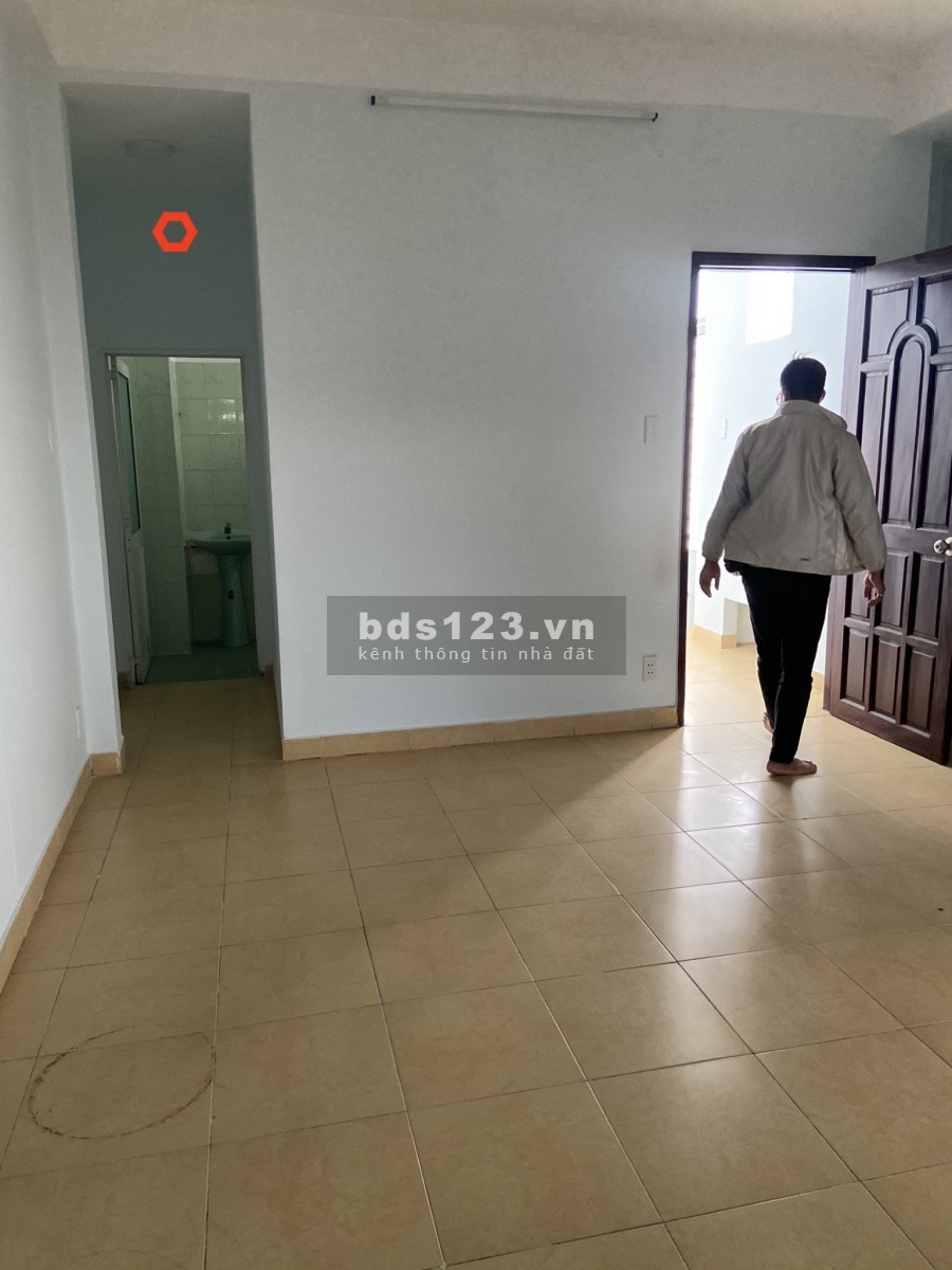 Nhà lô góc HXH Bùi Đình Tuý 5x20m, trệt, 2lầu, 4phòng 5wc.