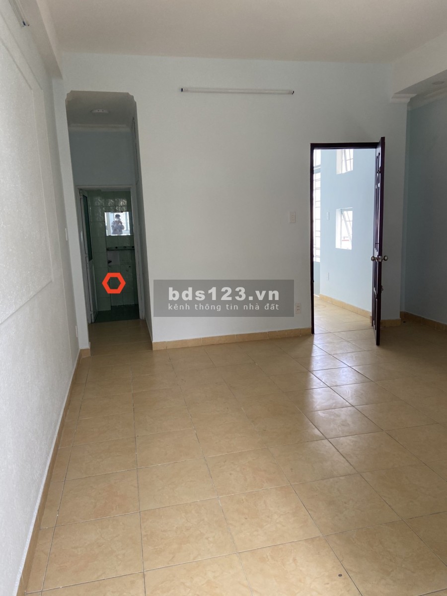 Nhà lô góc HXH Bùi Đình Tuý 5x20m, trệt, 2lầu, 4phòng 5wc.