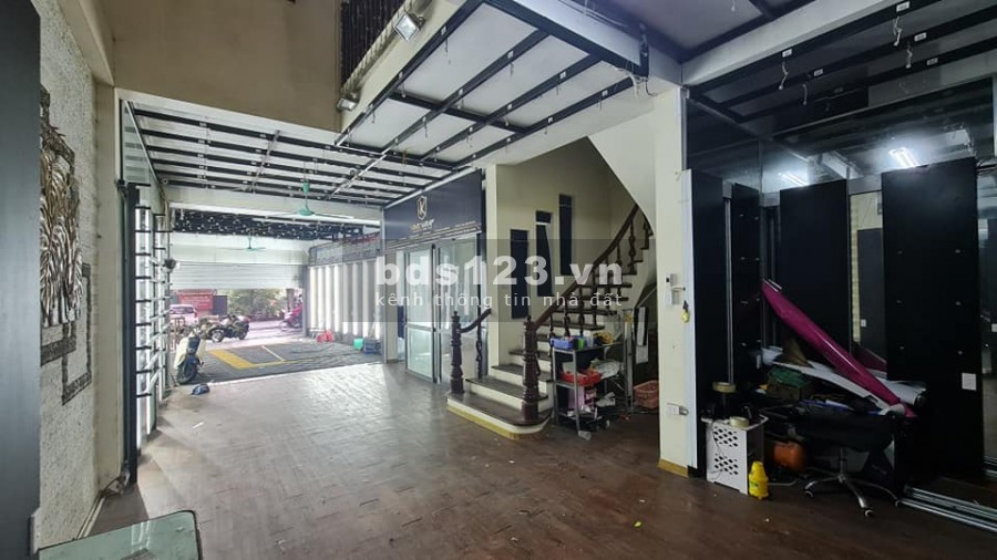 Bán nhà mặt Phố Nguyễn Đình Hoàn, 3 ô tô tránh, 2 vỉa hè, 142m2, 24.5 tỷ