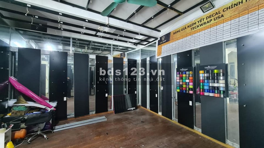 Bán nhà mặt Phố Nguyễn Đình Hoàn, 3 ô tô tránh, 2 vỉa hè, 142m2, 24.5 tỷ