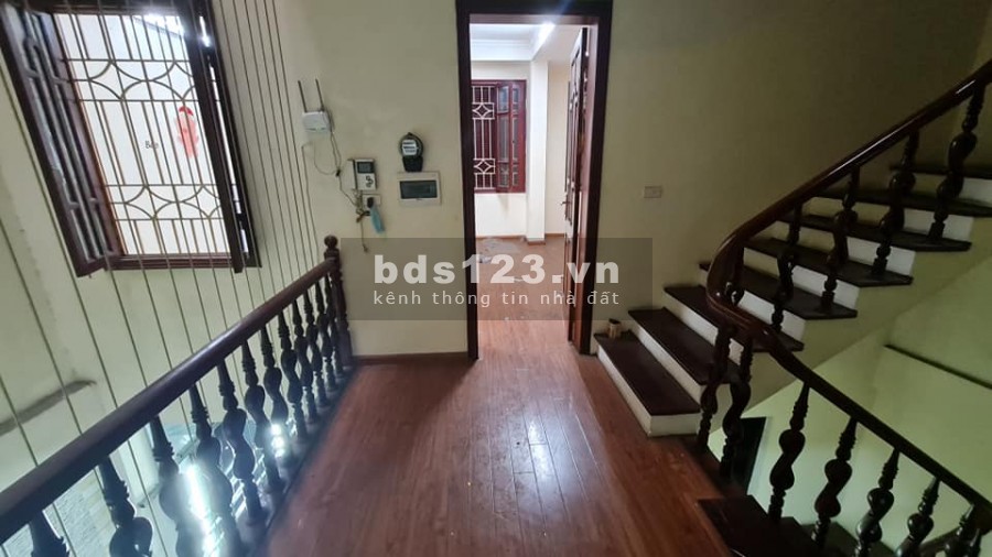 Bán nhà mặt Phố Nguyễn Đình Hoàn, 3 ô tô tránh, 2 vỉa hè, 142m2, 24.5 tỷ