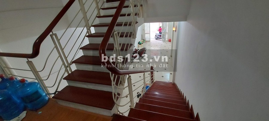 Bán Nhà P.Lô Thanh Xuân Gara ÔTô K.Doanh. DT 94m2 giá 8.7 tỷ