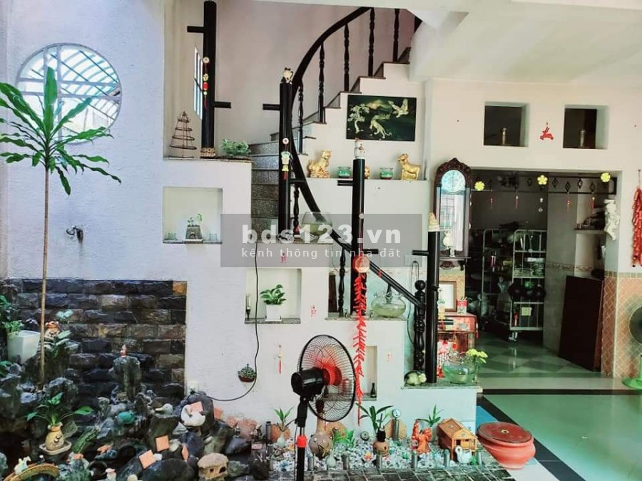 Bán gấp nhà chính chủ 1 đời dt 79m2( 6,5*12.5m) giá 7,5 tỷ thương lượng. LH 0978085762