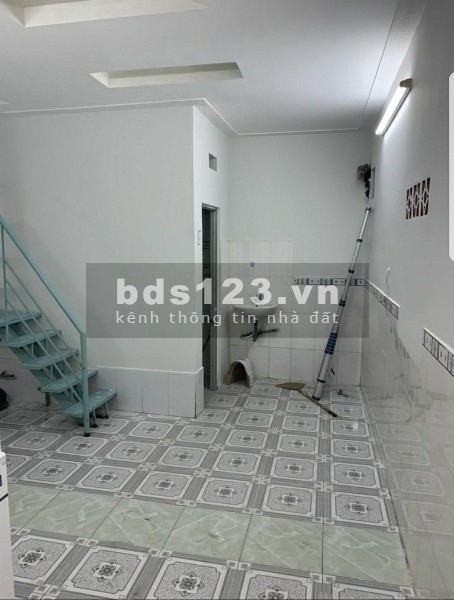 Nhà 1 trệt, 1 lầu, 3 phòng ngủ giá 8tr khu Him Lam, Quận 7