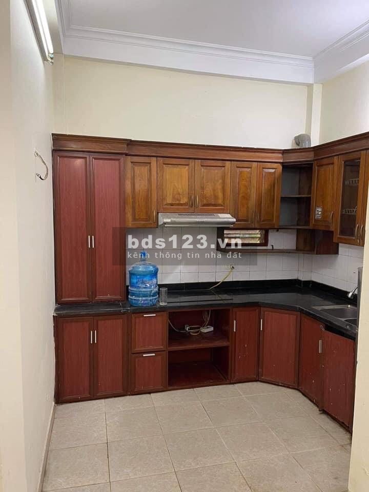 Bán nhà Lạc Long Quân, 5 tầng, mặt tiền 4.4m, giá chỉ 3.2 tỷ, về ở luôn.