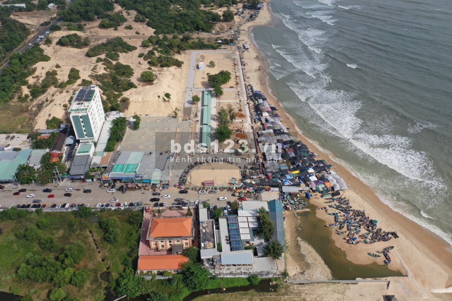 Bán đất trung tâm Hồ Tràm, Xuyên Mộc, cách chợ đêm 1.8km , giá 15tr/m2, SHR , Xd tự do