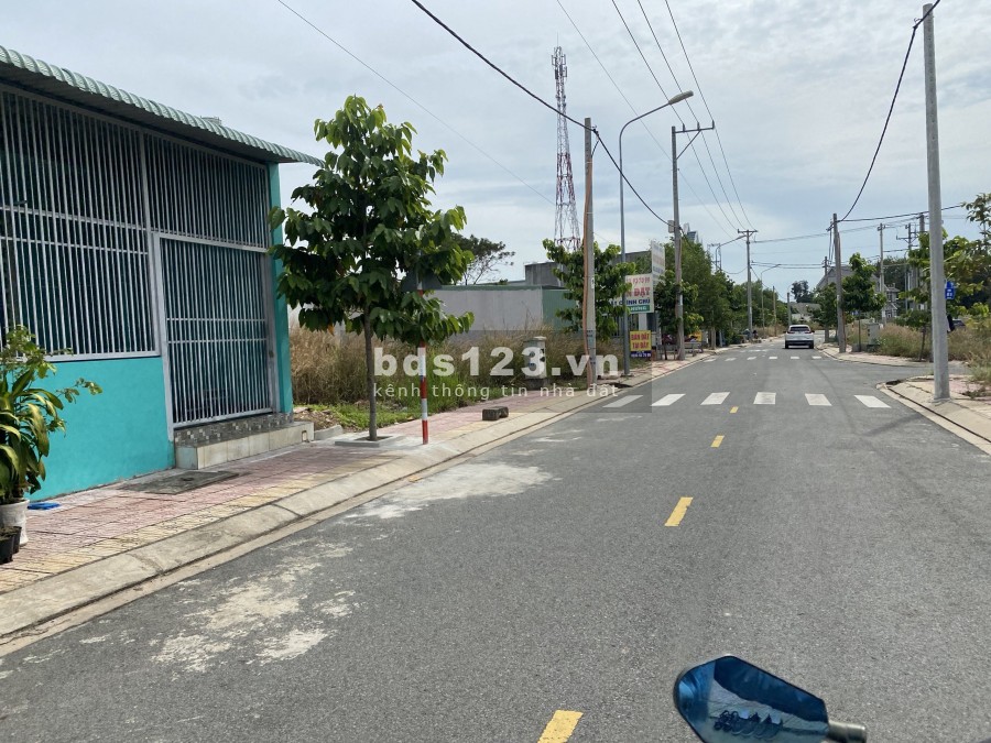 Chính chủ bán gấp 2 lô đất ngay khu đô thị, liền kề khu công nghiệp và các trường đại học