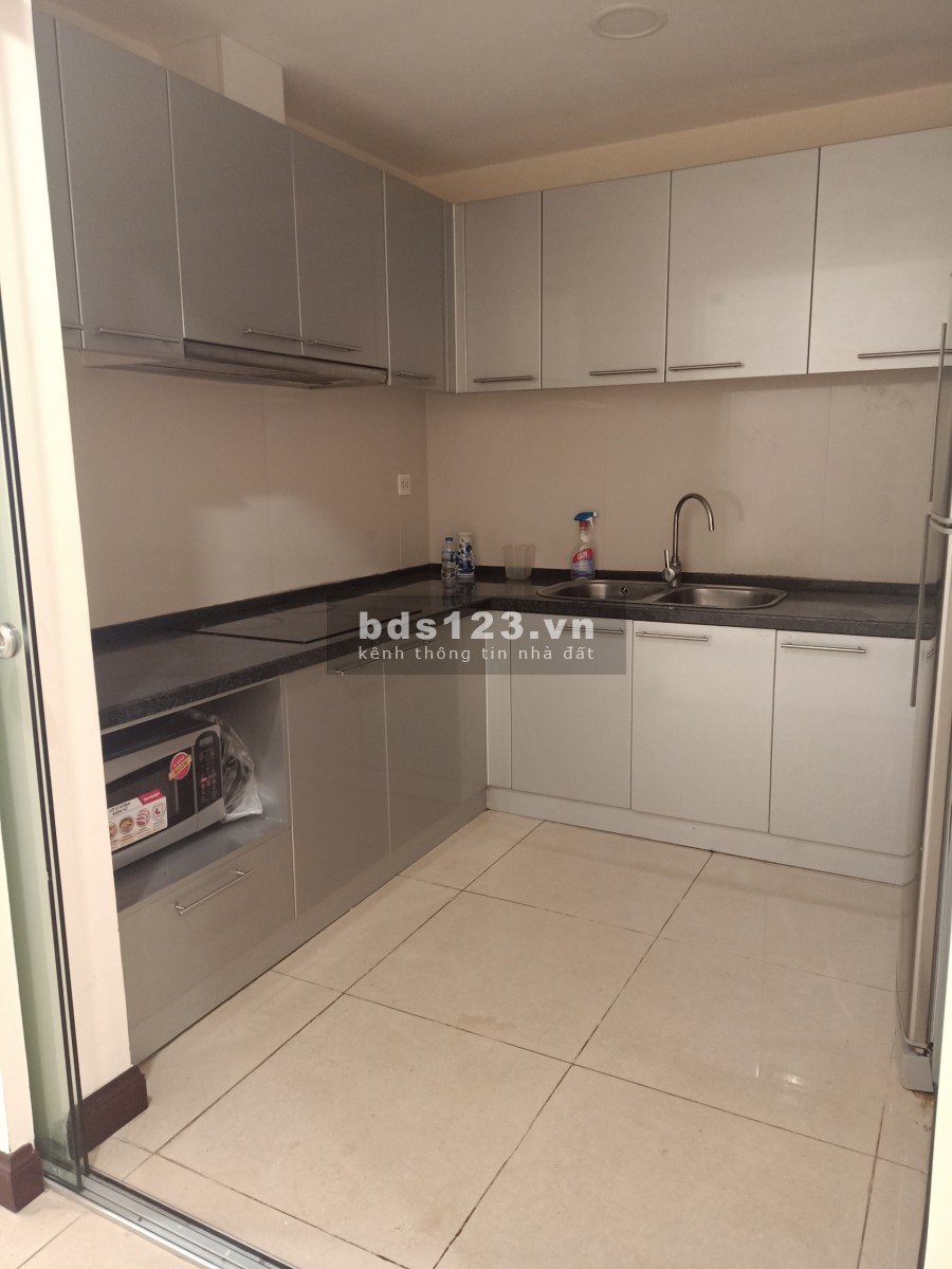 Bán gấp căn hộ 136m2 tòa R1 tầng trung,chung cư Royal City,giá 5 tỷ