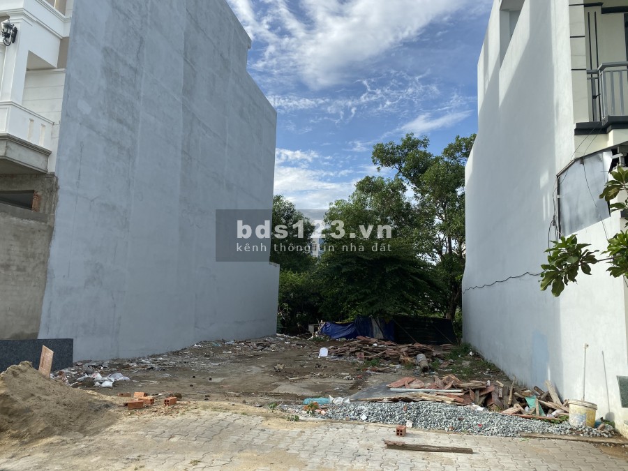Bán gấp lô đất 105m2, giá rẻ đối diện Bệnh Viện Chợ Rẫy 2 Vì kẹt vốn kinh doanh nên cần nhượng lại cho ai có nhu cầu