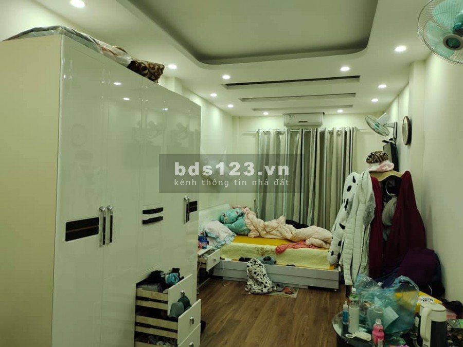 Do chuyển công tác nên bán nhà ô tô qua, dt 58m, 5,5 tầng, sổ vông đét, giá hơn 6 tỷ