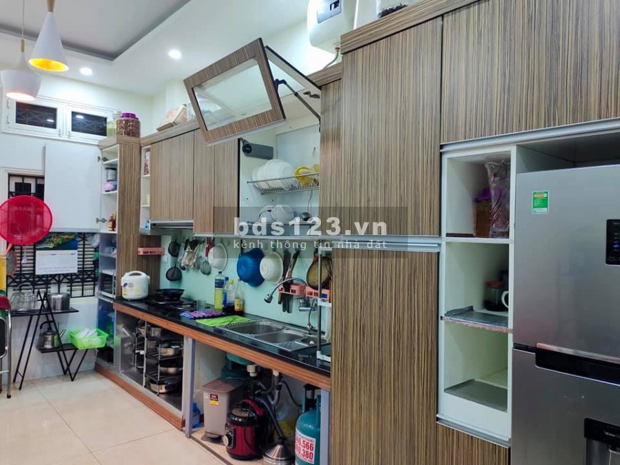 Do chuyển công tác nên bán nhà ô tô qua, dt 58m, 5,5 tầng, sổ vông đét, giá hơn 6 tỷ