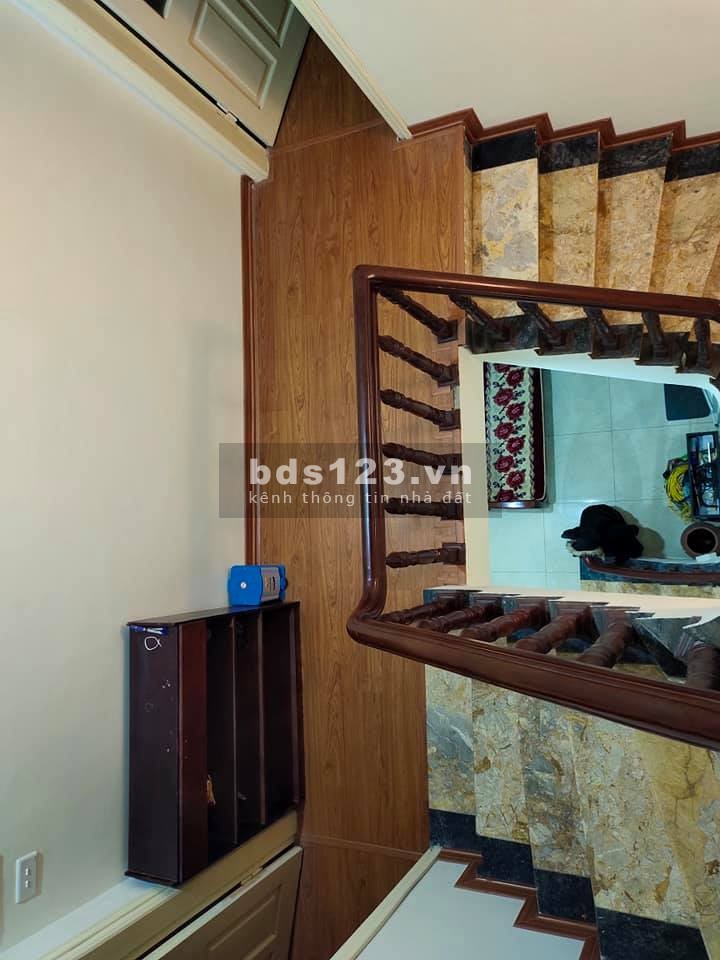Do chuyển công tác nên bán nhà ô tô qua, dt 58m, 5,5 tầng, sổ vông đét, giá hơn 6 tỷ