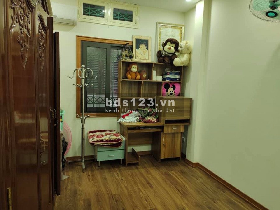 Do chuyển công tác nên bán nhà ô tô qua, dt 58m, 5,5 tầng, sổ vông đét, giá hơn 6 tỷ