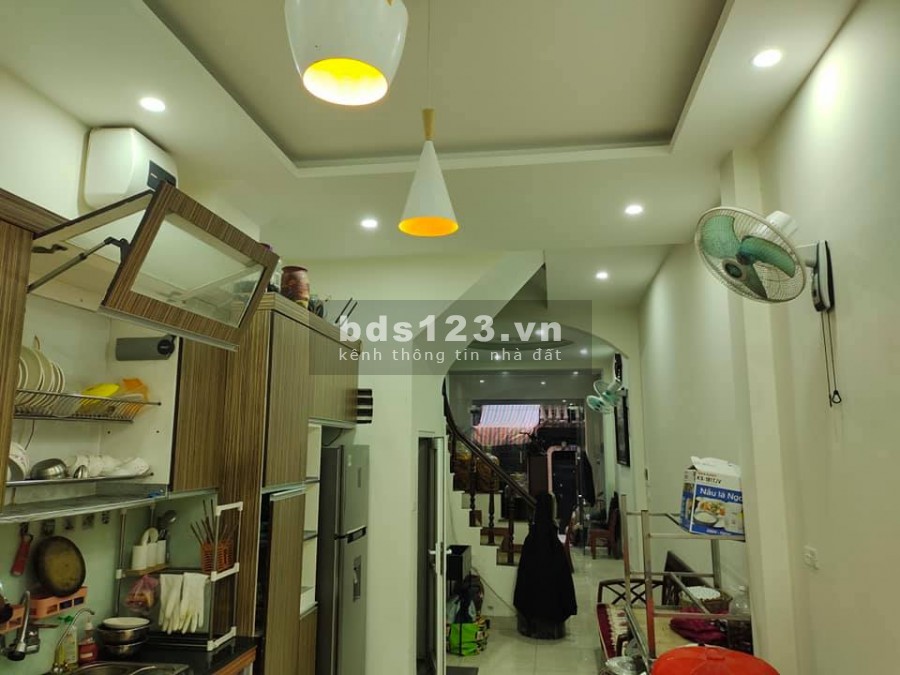 Do chuyển công tác nên bán nhà ô tô qua, dt 58m, 5,5 tầng, sổ vông đét, giá hơn 6 tỷ