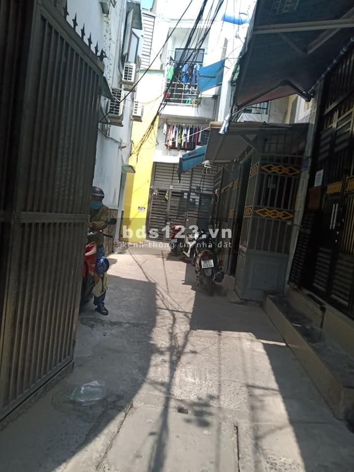 Bán nhà Lạc Long Quân, Q11, 3 tầng, ngang 3, dài 7.5, mới đẹp chỉ 3.35 tỷ
