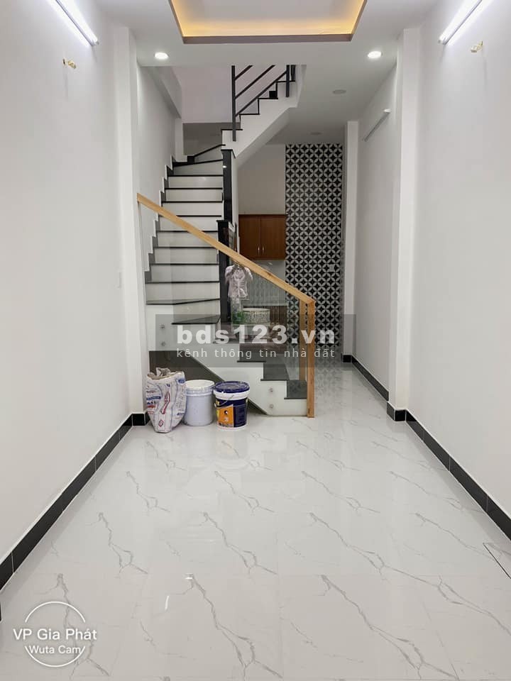 Bán nhà Lạc Long Quân, Q11, 3 tầng, ngang 3, dài 7.5, mới đẹp chỉ 3.35 tỷ