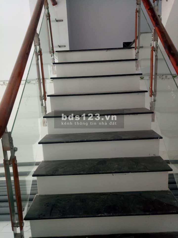 Chính chủ cần bán nhà mặt tiền kinh doanh ngay chợ