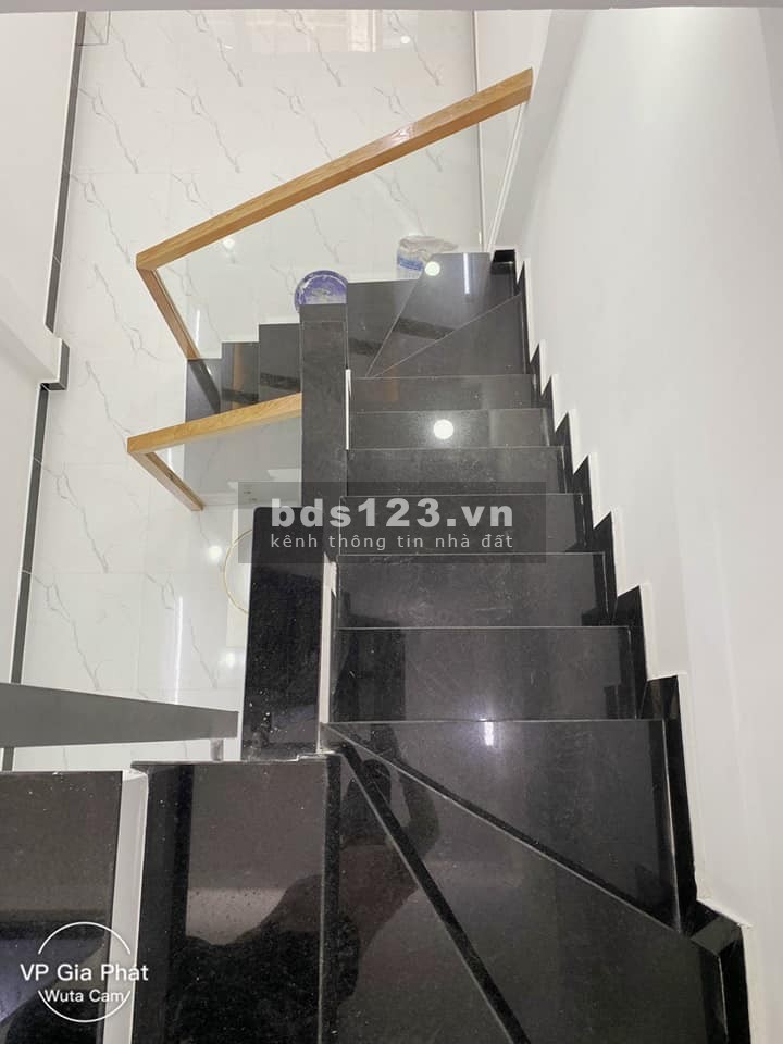 Bán nhà Lạc Long Quân, Q11, 3 tầng, ngang 3, dài 7.5, mới đẹp chỉ 3.35 tỷ