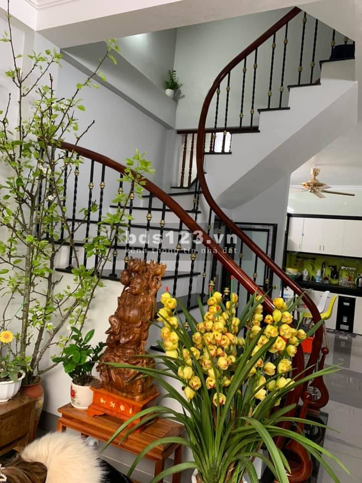 Bán Gấp Nhà Ngọc Hồi 36m2 - Gần Phố - 10m Ra Oto Tránh - MT 4m - Nhà Đẹp Tặng Nội Thất