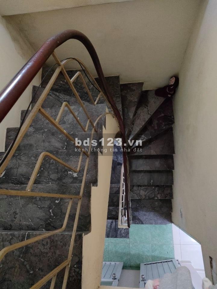Nhà Lạc Trung 23m đi kèm với những khung cột chắc chắn và view ngắm cảnh đẹp