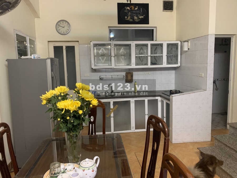 Cho thuê nhà phố Đội Cấn 30m2 x 4 tầng 3 ngủ cơ bản 8.5 triệu. Lh 0377983070