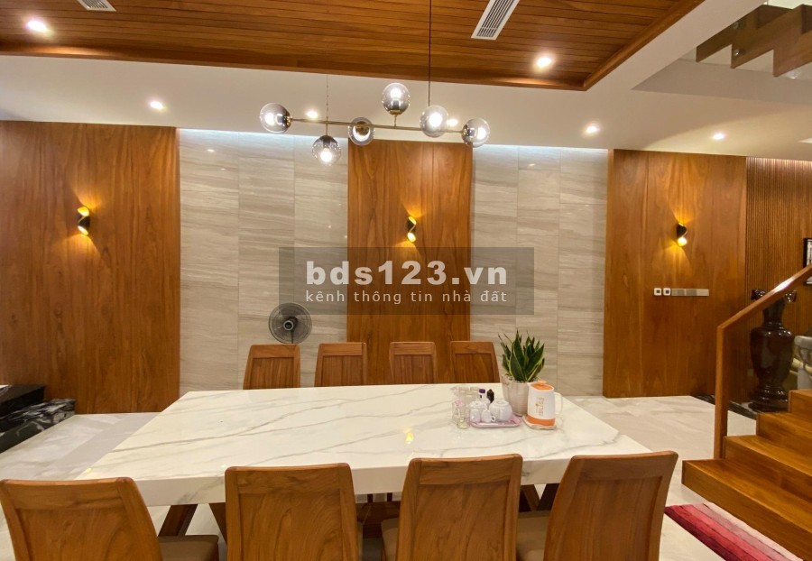 Bán nhà ở đẹp, MẶT HỒ XÃ ĐÀN, Mặt Phố Trần Hữu Tước 60m 5tầng thang máy, ôtô vào