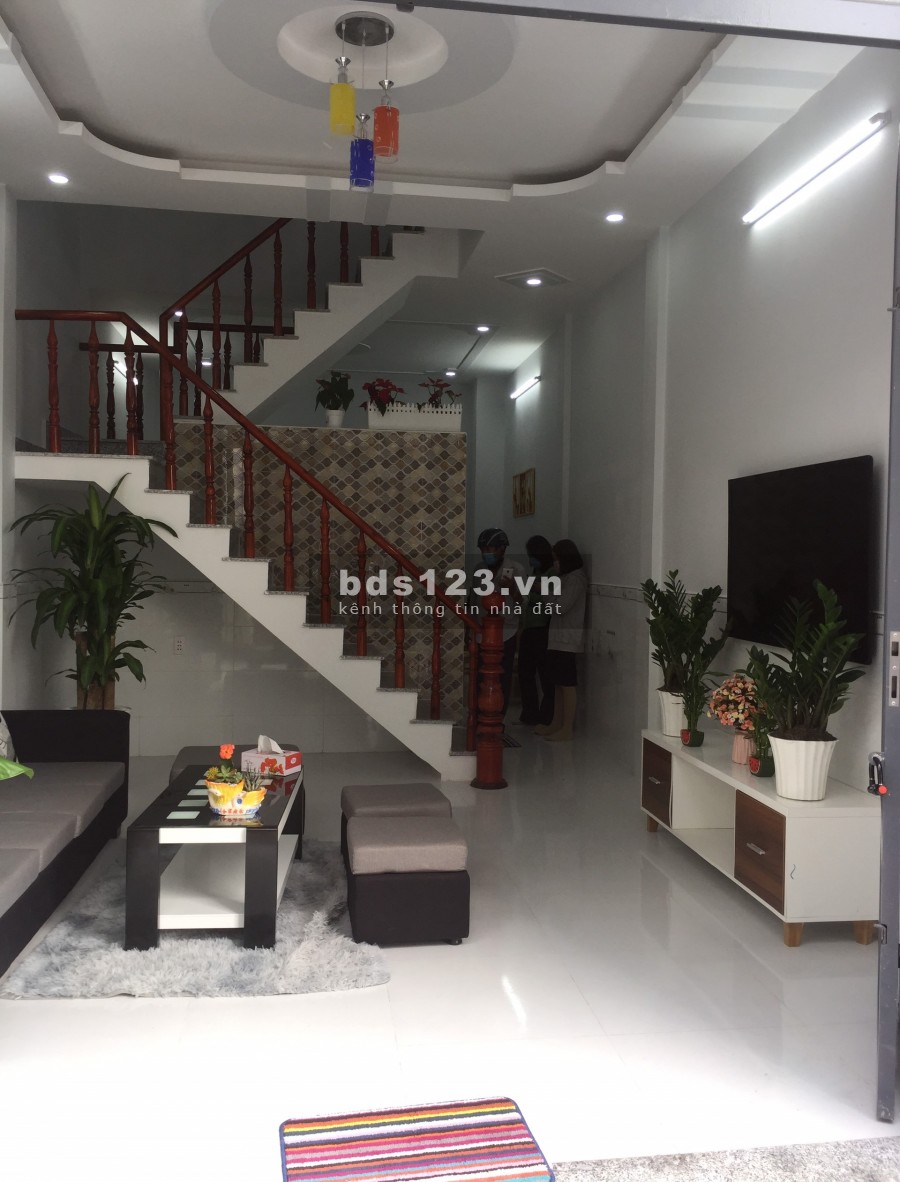 Nhà sổ riêng hoàn toàn, mới xây xong, cách Đinh Đức Thiện 1km