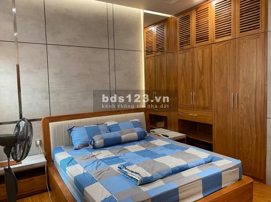 Bán nhà ở đẹp, MẶT HỒ XÃ ĐÀN, Mặt Phố Trần Hữu Tước 60m 5tầng thang máy, ôtô vào